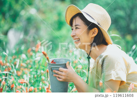ストロベリーキャンドルのお花摘み ストロベリーキャンドルのお花摘み 119611608