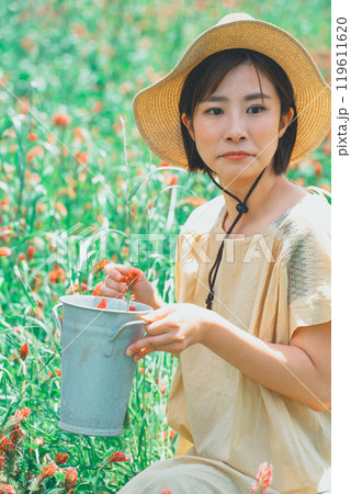 ストロベリーキャンドルのお花摘み ストロベリーキャンドルのお花摘み 119611620