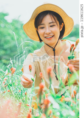 ストロベリーキャンドルのお花摘み ストロベリーキャンドルのお花摘み 119611625