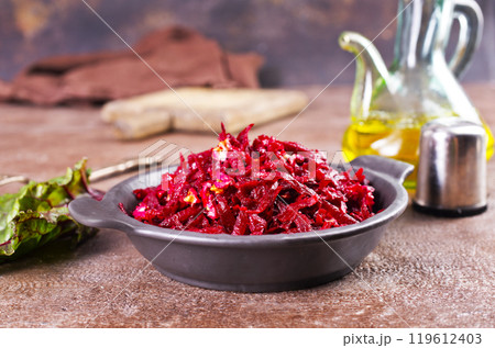 vegetarian salad from beet in bowl 119612403