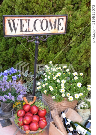 野外での結婚式パーティの受付 野外での結婚式パーティの受付 119613072