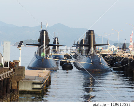 広県呉市「アレイからすこじま」からの海上自衛隊の潜水艦や護衛艦 119613552
