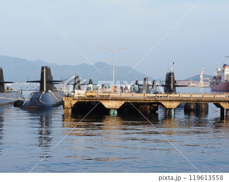 広県呉市「アレイからすこじま」からの海上自衛隊の潜水艦や護衛艦 119613558