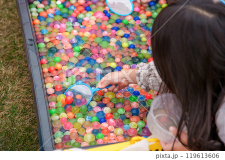 楽しいスーパーボールすくい 119613606