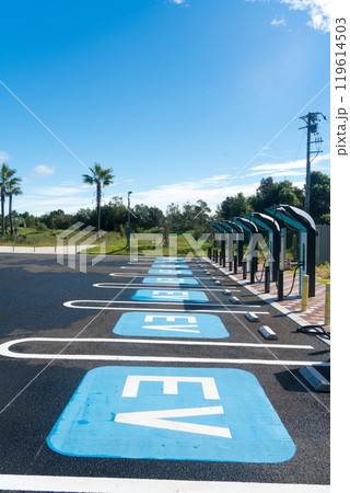 サービスエリアのEV充電設備 119614503