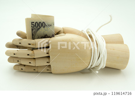 ハンドモデル　お金と拘束された手 119614716