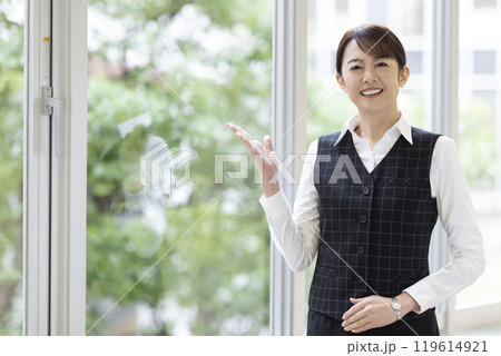 医療　医療事務員のポートレート　　撮影協力：有明教育芸術短期大学 119614921