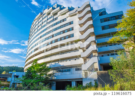 廃墟となった巨大なリゾートホテル 廃墟となった巨大なリゾートホテル 119616075