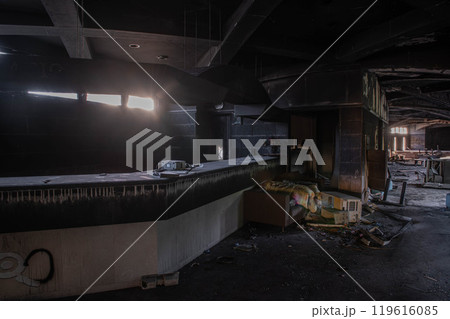 廃墟となったリゾートホテルの内観 廃墟となったリゾートホテルの内観 119616085