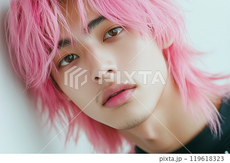 美容室でヘアカラーした男性「AI生成画像」 119618323