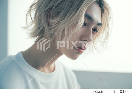 美容室でヘアカラーした男性「AI生成画像」 119618325