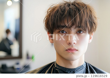 美容室でヘアカラーした男性「AI生成画像」 119618329