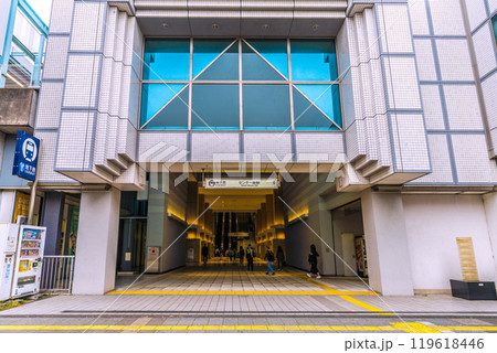 日本の横浜都市景観 地下鉄 センター南駅出入口5などを望む=10月25日 日本の横浜都市景観 地下鉄 センター南駅出入口5などを望む=10月25日 119618446