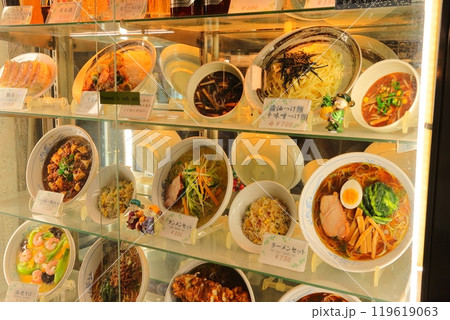 町中華の店先の食品サンプルの写真素材 [119619063] - PIXTA
