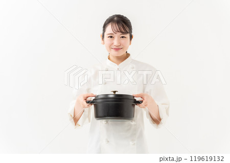 コックコートの女性　鍋 119619132