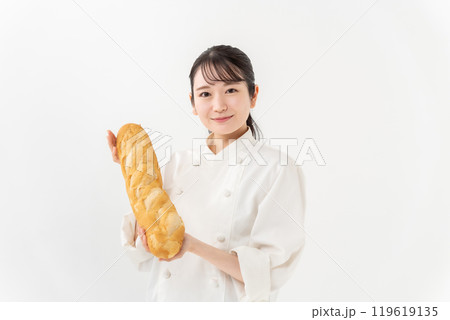 コックコートの女性　バケット 119619135