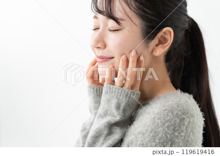 ポニーテールの女性 ニット ポニーテールの女性 ニット 119619416