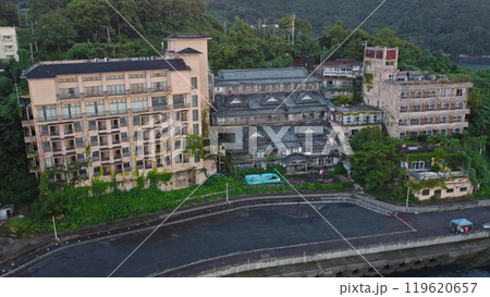 廃墟となった廃旅館のドローン空撮 119620657