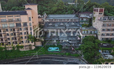 廃墟となった廃旅館のドローン空撮 廃墟となった廃旅館のドローン空撮 119620659