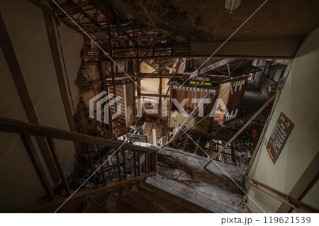 廃墟となった廃旅館の内観 廃墟となった廃旅館の内観 119621539