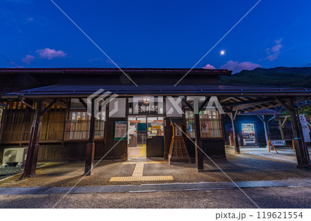 【長野県】奈良井駅舎 夜 【長野県】奈良井駅舎 夜 119621554