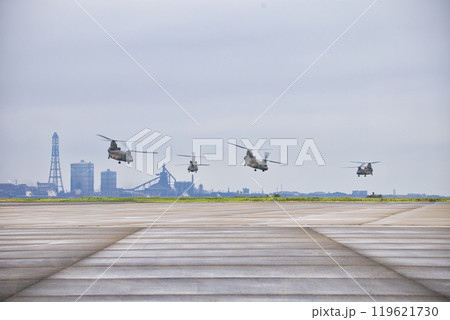 木更津航空祭 CH-47 チヌーク 4機 木更津航空祭 CH-47 チヌーク 4機 119621730