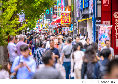 日本の東京都市景観 10月。インバウンド続く…外国人観光客らで賑わう秋葉原=24日 日本の東京都市景観 10月。インバウンド続く…外国人観光客らで賑わう秋葉原=24日 119622103