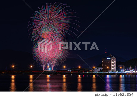 舞鶴橋から望む九州花火大会 119623854