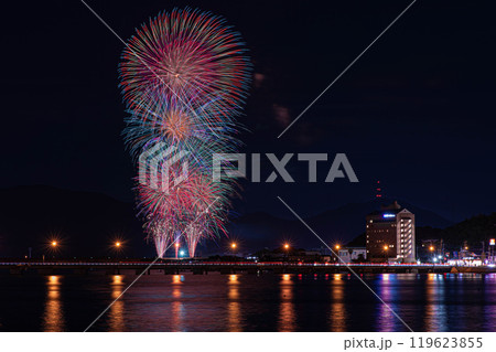 舞鶴橋から望む九州花火大会 119623855