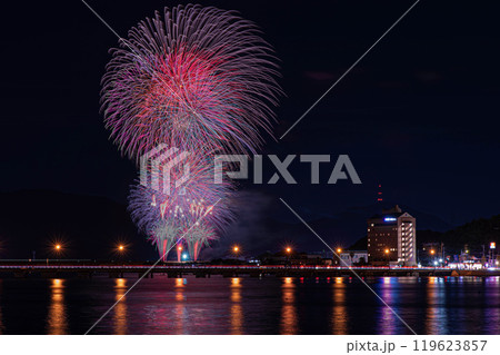 舞鶴橋から望む九州花火大会 119623857