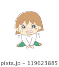 座り込んで泣いている女の子 119623885