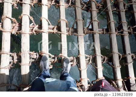 徳島県奥祖谷の二重かずら橋 徳島県奥祖谷の二重かずら橋 119623899