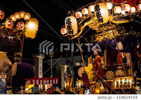 向かいあう祭りの山車 夜の川越まつり　b-1 119624559