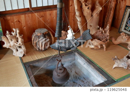 山梨県忍野八海 119625048