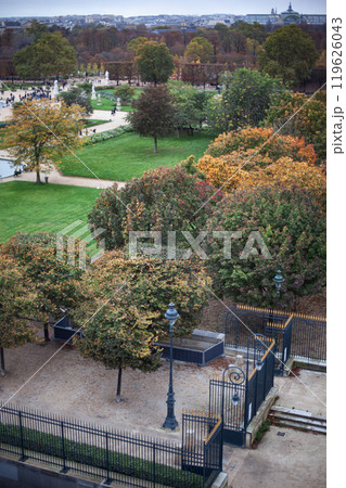 People in Parisian park in Autumn 119626043
