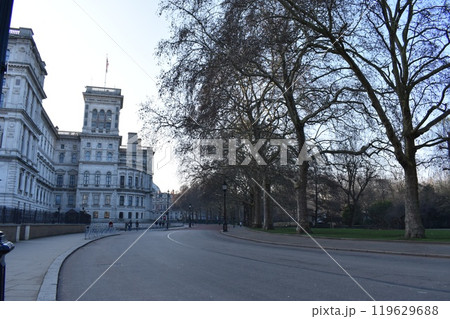 OLD ENGLISH BUILDING ON A BLUE SKY AUTUMN PARK OLD ENGLISH BUILDING ON A BLUE SKY AUTUMN PARK 119629688
