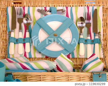 Picnic basket Picnic basket 119630299