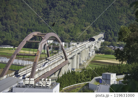 リニア新幹線が走る鉄橋 119631000