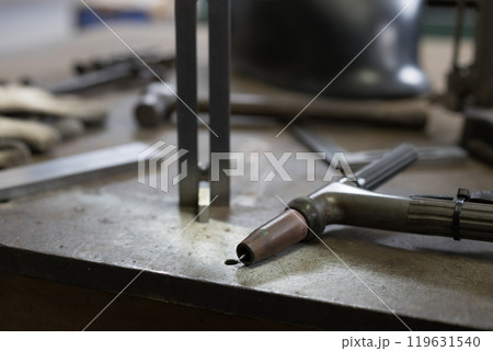 TIG溶接をしている所 119631540