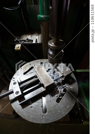 ボール盤でアルミの材料にザグリ加工 119631569