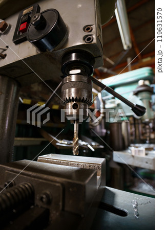 タッピングボール盤でネジ切加工 119631570