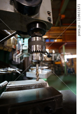 タッピングボール盤でネジ切加工 119631571