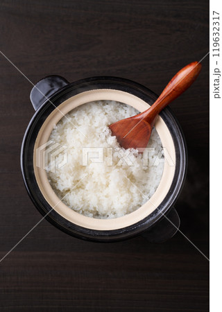 土鍋で炊いた炊きたてのご飯 119632317