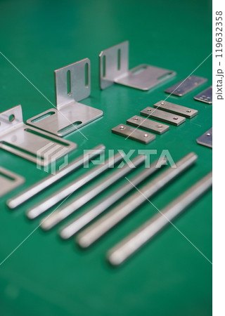 製作されたステンレスの部品 119632358