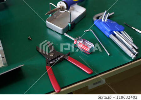 電気制御で使う配線ストリッパー 119632402