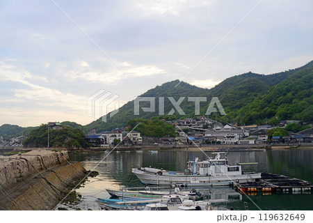 鞆の浦鞆港波止より淀媛神社を望む-3 鞆の浦鞆港波止より淀媛神社を望む-3 119632649