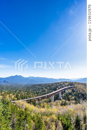 秋晴れの三国峠 松見大橋 国道273号線 北海道上士幌町 秋晴れの三国峠 松見大橋 国道273号線 北海道上士幌町 119632976
