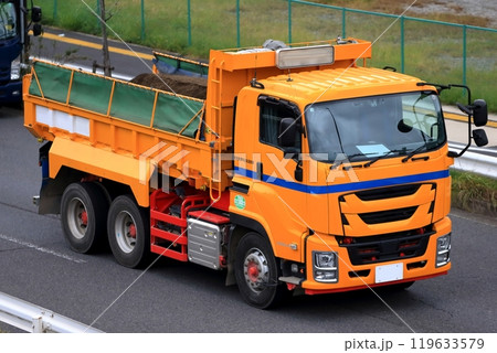 ダンプトラック　イメージ 119633579