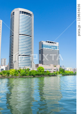 大阪市北区天満橋　桜宮公園から見る大川と大阪アメニティパーク 119634036