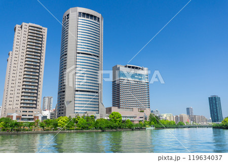 大阪市北区天満橋　桜宮公園から見る大川と大阪アメニティパーク 119634037